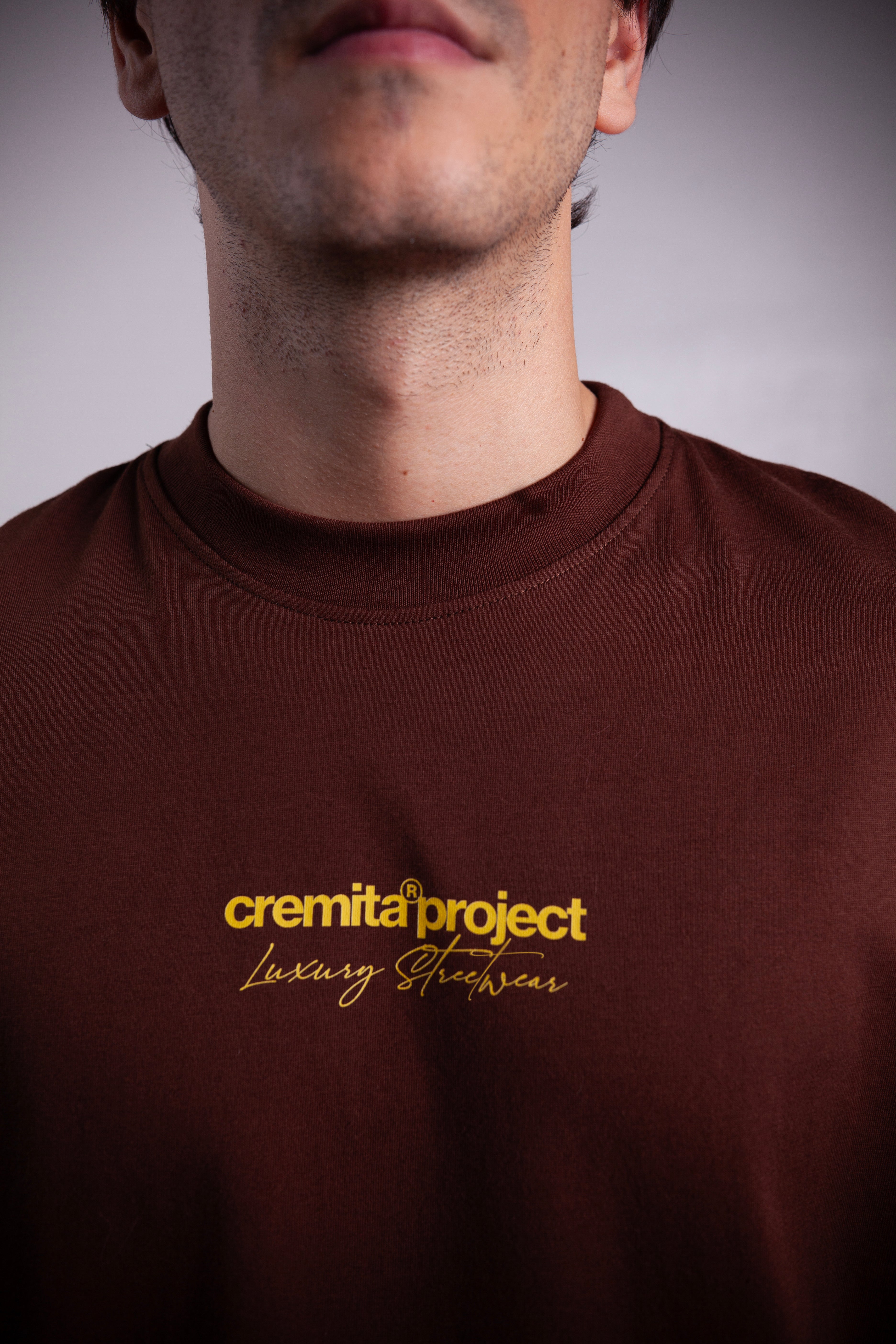 - Tshirt Oversized / Chocolate / Cremita Project